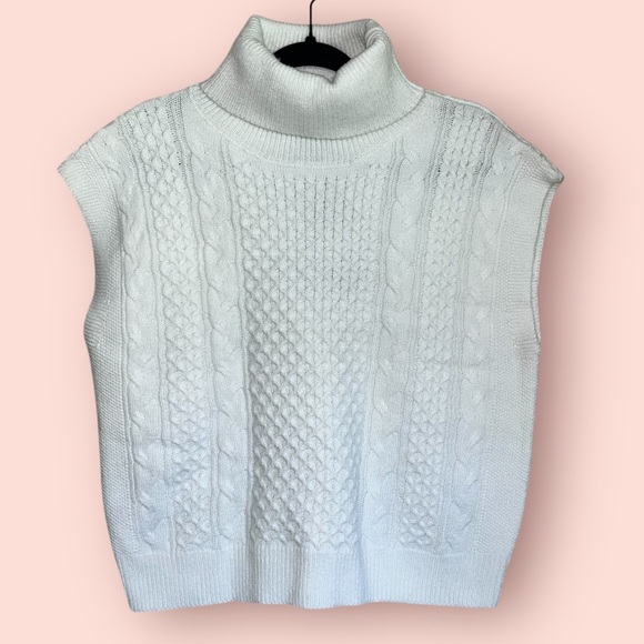Oliver.O Cable Knit Sleeveless Turtleneck in White Size Small - Picture 2 of 6